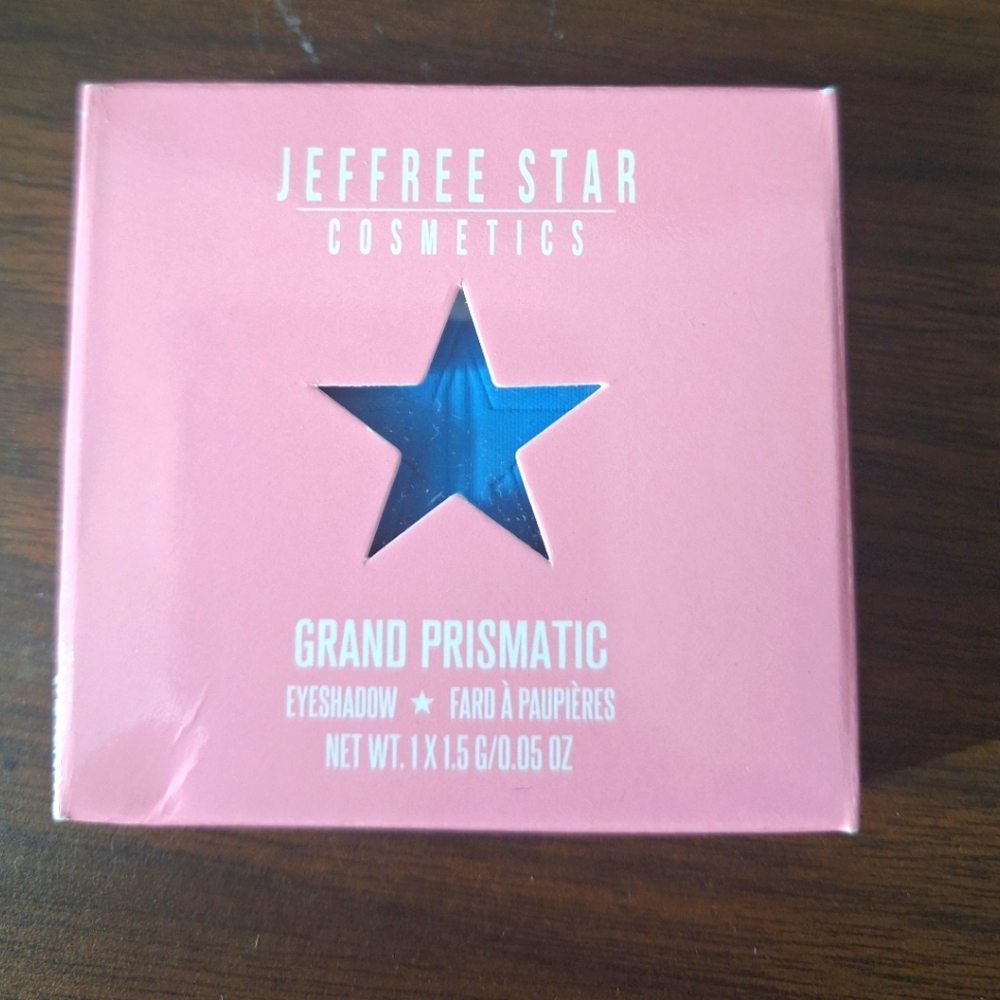 Jeffree Star Grand Prismatic blue eyeshadow